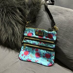 ￼ Betsy Johnson Crossbody bag with roses and skull face